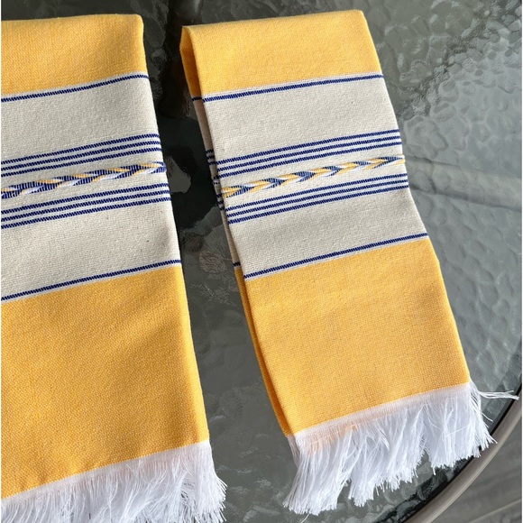Beautifully handmade in Mexico these kitchen napkins add style to your kitchen. - Picture 4 of 7